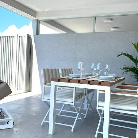 דירה Beachfront Luxury - Private Infinity Pool, Sauna & Mini-gym פובליאנה