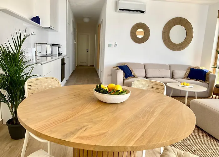 דירה Beachfront Luxury - Private Infinity Pool, Sauna & Mini-gym פובליאנה