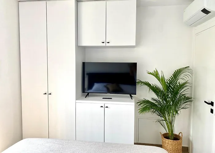 Beachfront Luxury - Private Infinity Pool, Sauna & Mini-gym דירה *