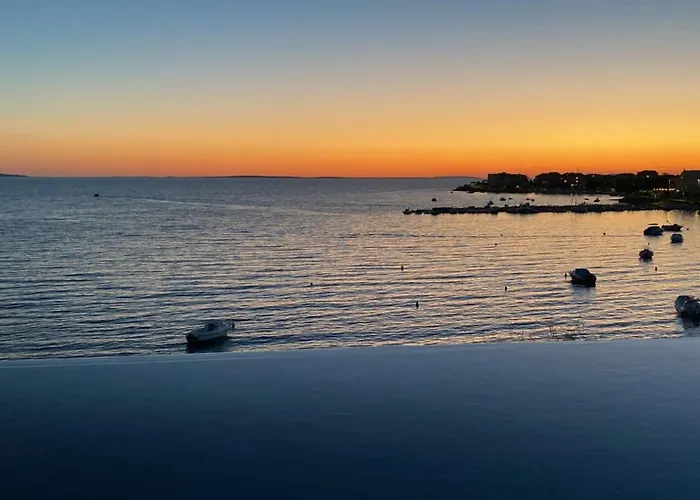 Beachfront Luxury - Private Infinity Pool, Sauna & Mini-gym