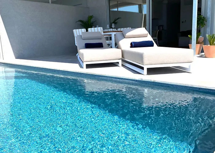 דירה Beachfront Luxury - Private Infinity Pool, Sauna & Mini-gym