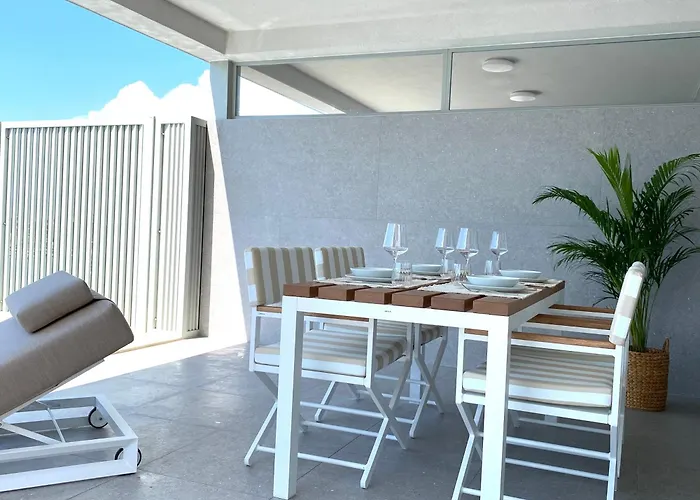 דירה Beachfront Luxury - Private Infinity Pool, Sauna & Mini-gym פובליאנה