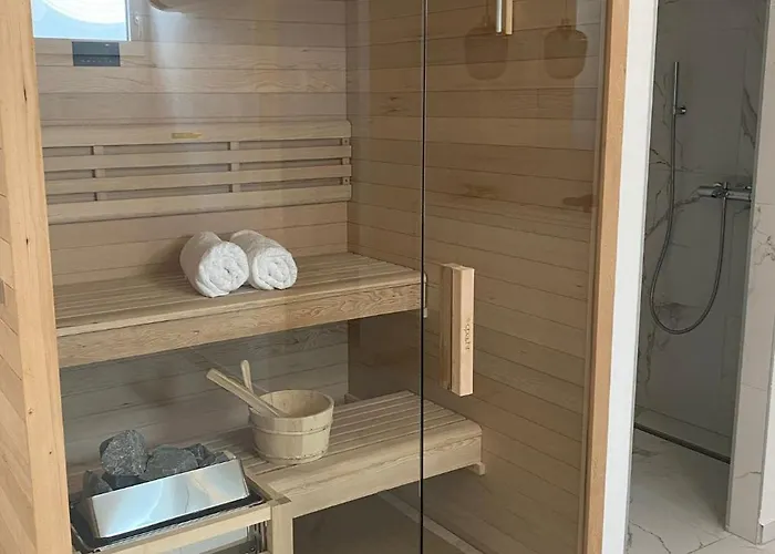 Beachfront Luxury - Private Infinity Pool, Sauna & Mini-gym *