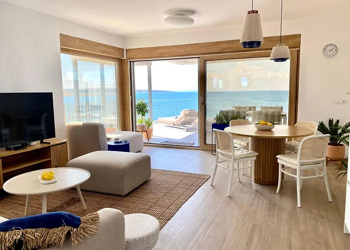 Beachfront Luxury - Private Infinity Pool, Sauna & Mini-gym דירה *