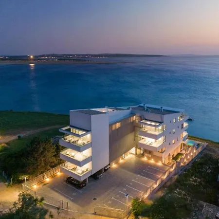 Beachfront Luxury - Private Infinity Pool, Sauna & Mini-gym Daire