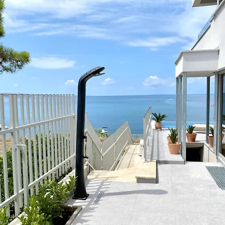 Daire Beachfront Luxury - Private Infinity Pool, Sauna & Mini-gym