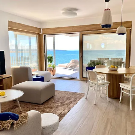 Beachfront Luxury - Private Infinity Pool, Sauna & Mini-gym Daire *