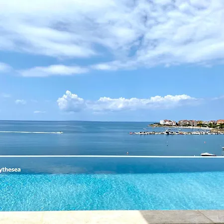 Daire Beachfront Luxury - Private Infinity Pool, Sauna & Mini-gym *