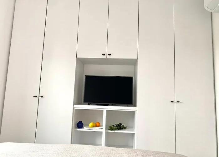 Beachfront Luxury - Private Infinity Pool, Sauna & Mini-gym Povljana