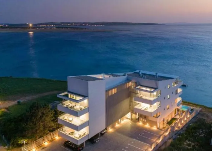 Beachfront Luxury - Private Infinity Pool, Sauna & Mini-gym Appartement