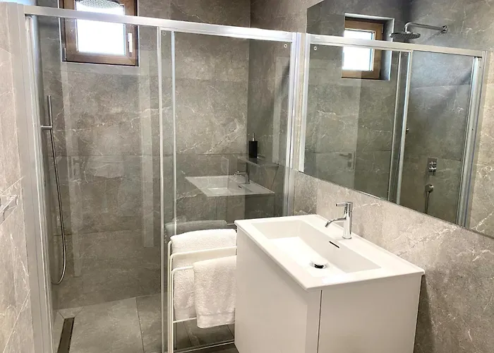 Beachfront Luxury - Private Infinity Pool, Sauna & Mini-gym Appartement Povljana