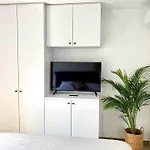 Beachfront Luxury - Private Infinity Pool, Sauna & Mini-gym Apartman *