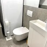 Apartman Beachfront Luxury - Private Infinity Pool, Sauna & Mini-gym Povljana