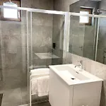 Beachfront Luxury - Private Infinity Pool, Sauna & Mini-gym Apartman Povljana