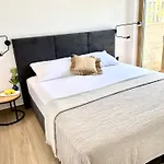 Beachfront Luxury - Private Infinity Pool, Sauna & Mini-gym Apartman Povljana