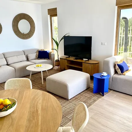 Daire Beachfront Luxury - Private Infinity Pool, Sauna & Mini-gym *