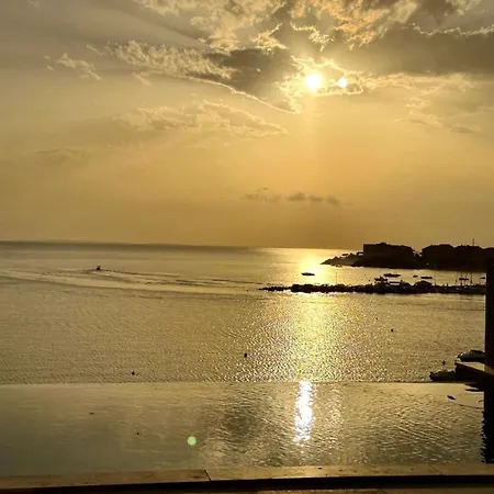 Beachfront Luxury - Private Infinity Pool, Sauna & Mini-gym Apartman Povljana